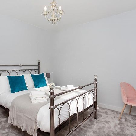 The Luxury Potting Shed With Free Parking! Apartment York Bagian luar foto