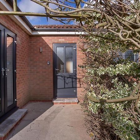 The Luxury Potting Shed With Free Parking! Apartment York Bagian luar foto