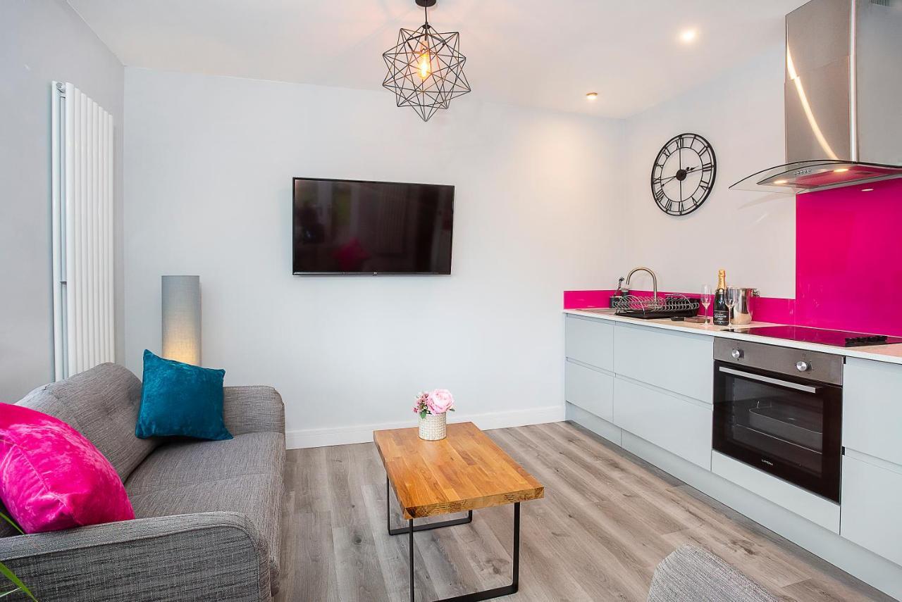 The Luxury Potting Shed With Free Parking! Apartment York Bagian luar foto