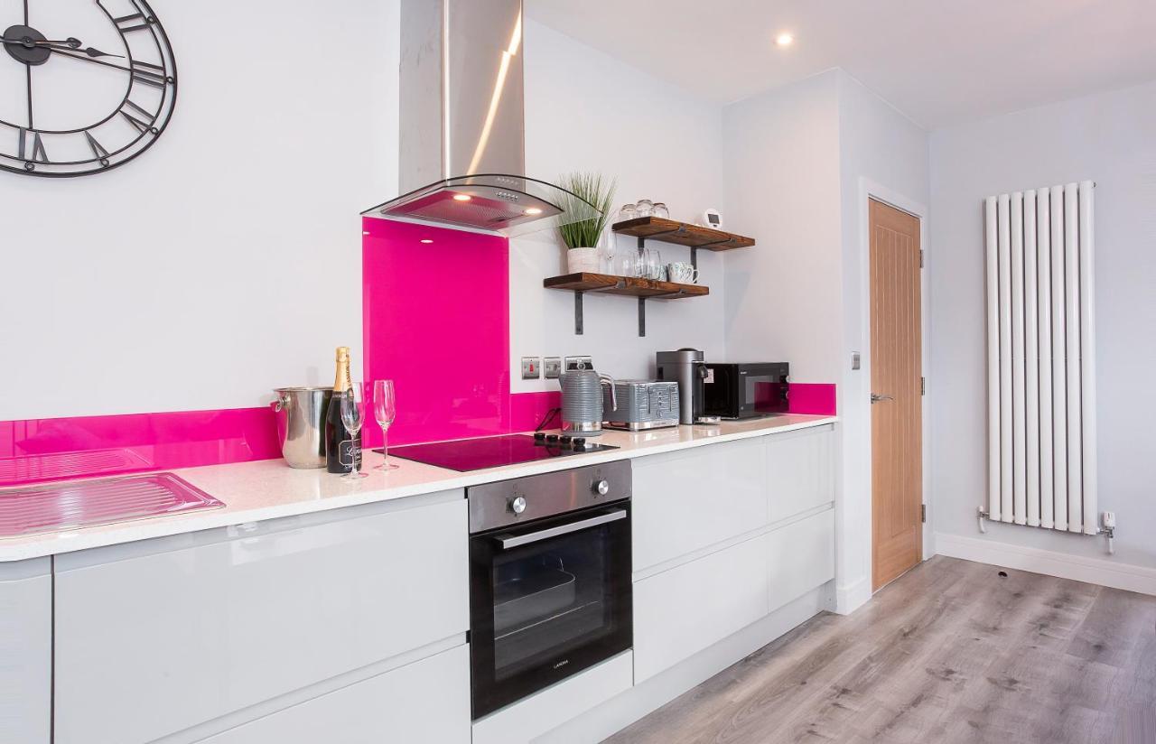 The Luxury Potting Shed With Free Parking! Apartment York Bagian luar foto