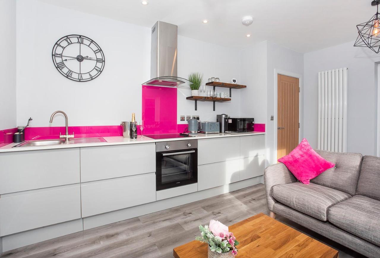 The Luxury Potting Shed With Free Parking! Apartment York Bagian luar foto