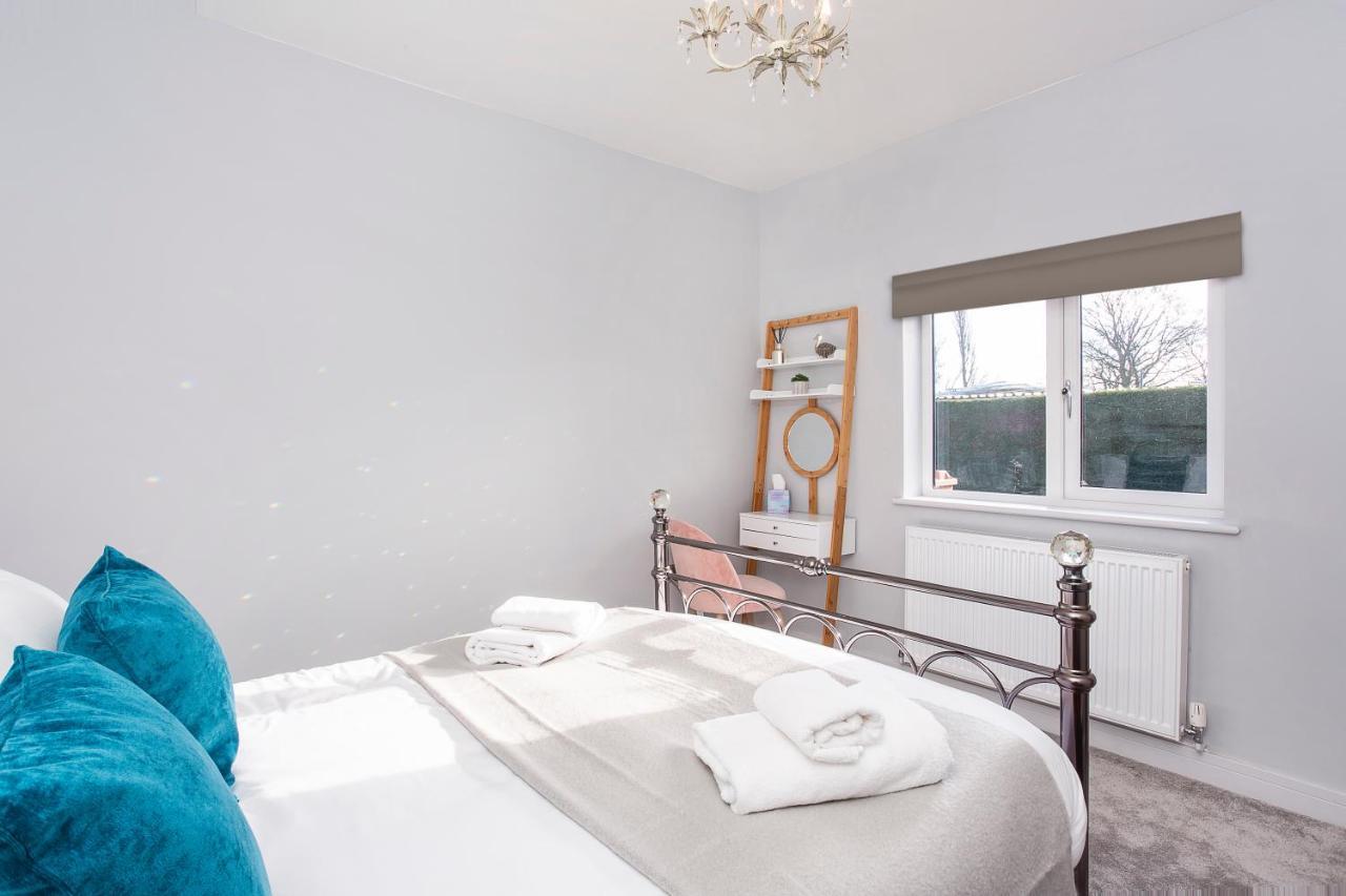 The Luxury Potting Shed With Free Parking! Apartment York Bagian luar foto