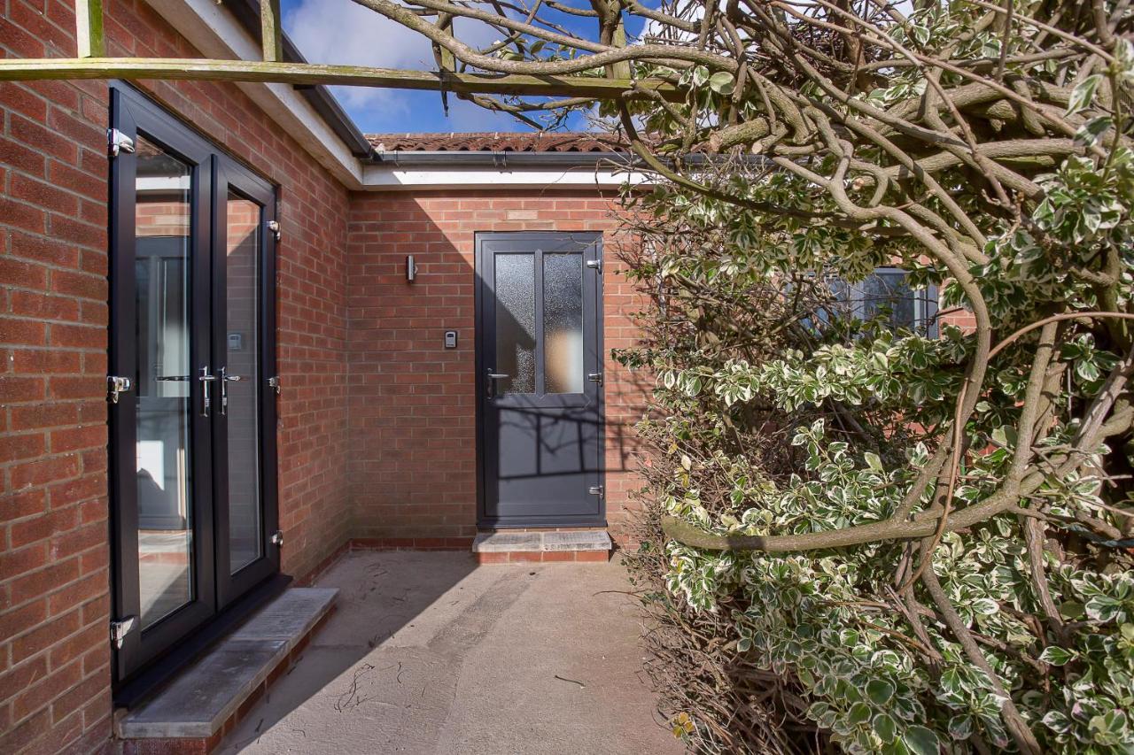 The Luxury Potting Shed With Free Parking! Apartment York Bagian luar foto