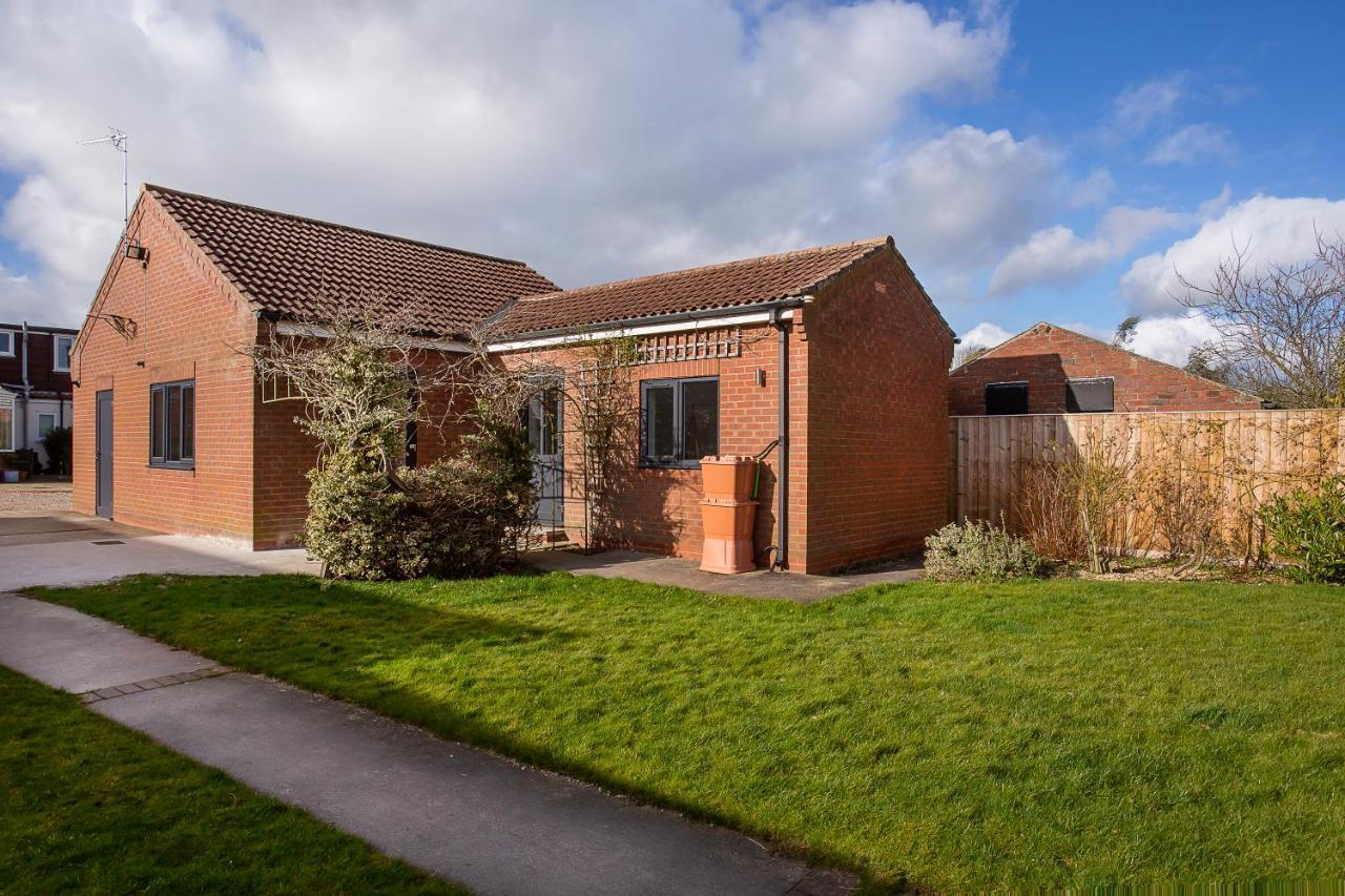 The Luxury Potting Shed With Free Parking! Apartment York Bagian luar foto