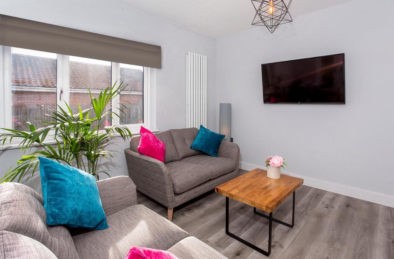 The Luxury Potting Shed With Free Parking! Apartment York Bagian luar foto