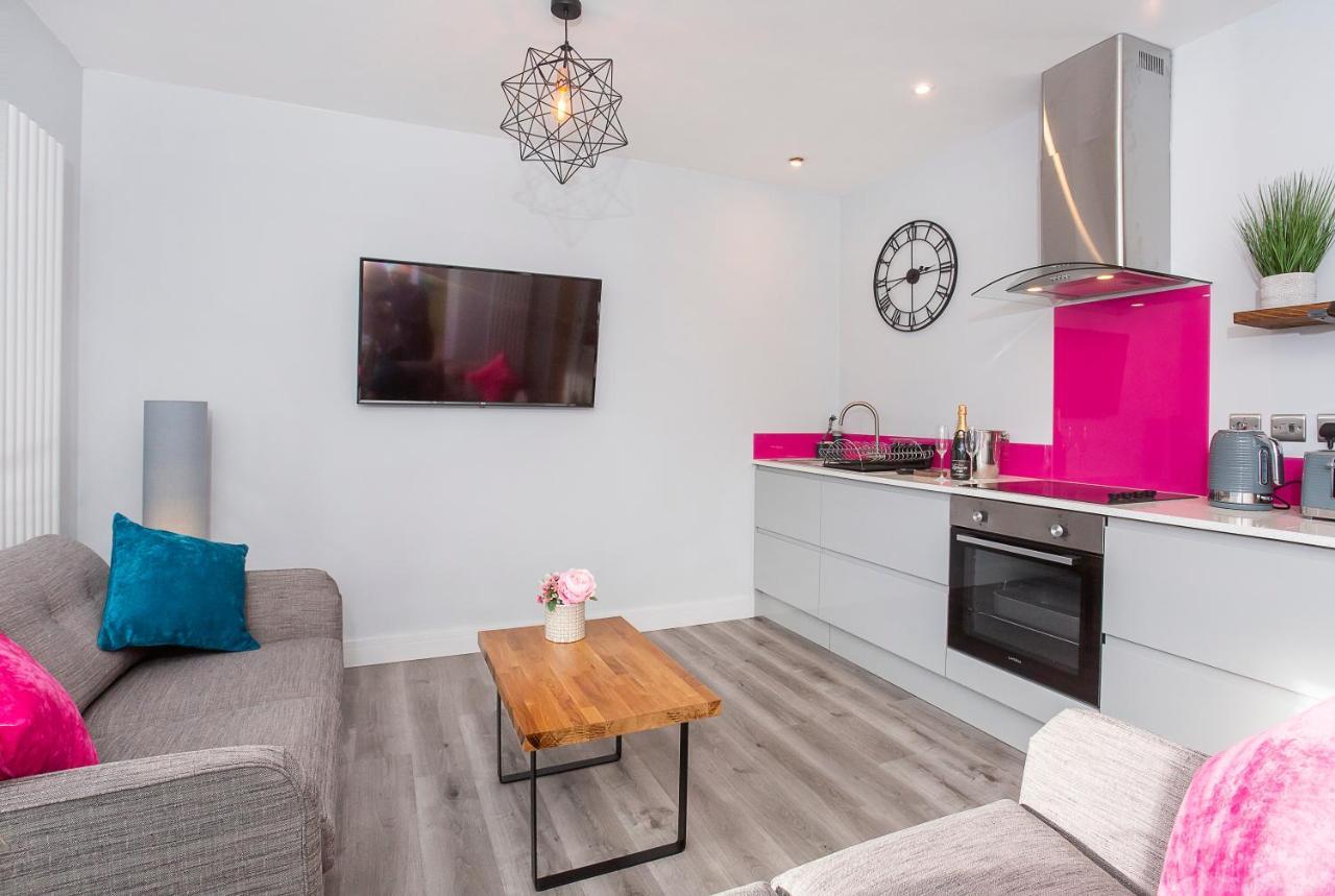 The Luxury Potting Shed With Free Parking! Apartment York Bagian luar foto
