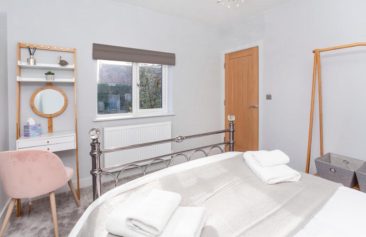 The Luxury Potting Shed With Free Parking! Apartment York Bagian luar foto